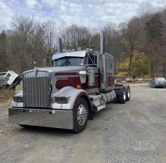 1999 Kenworth W900L - photo 1