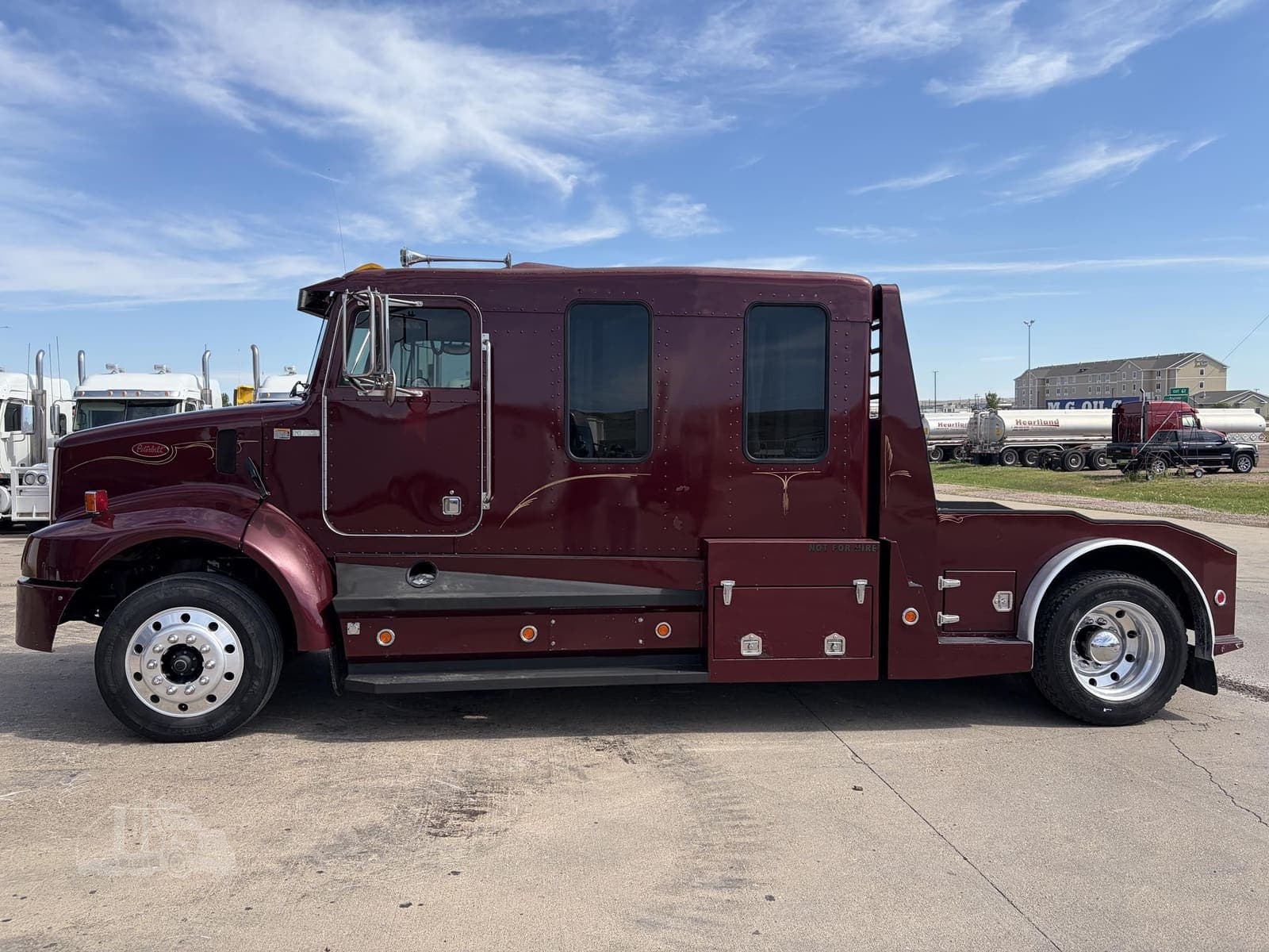2001 Peterbilt 330 - photo 1