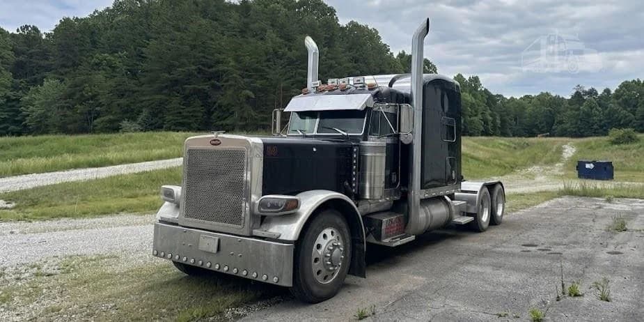 2002 Peterbilt 379 - photo 1