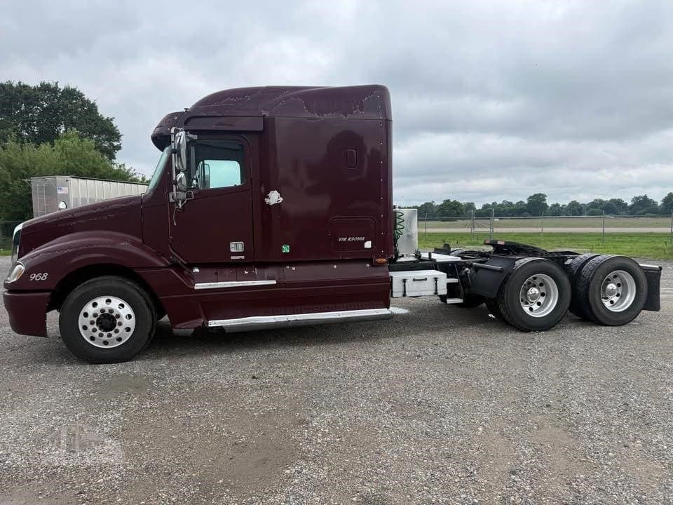 2003 Freightliner Columbia 120 - photo 1