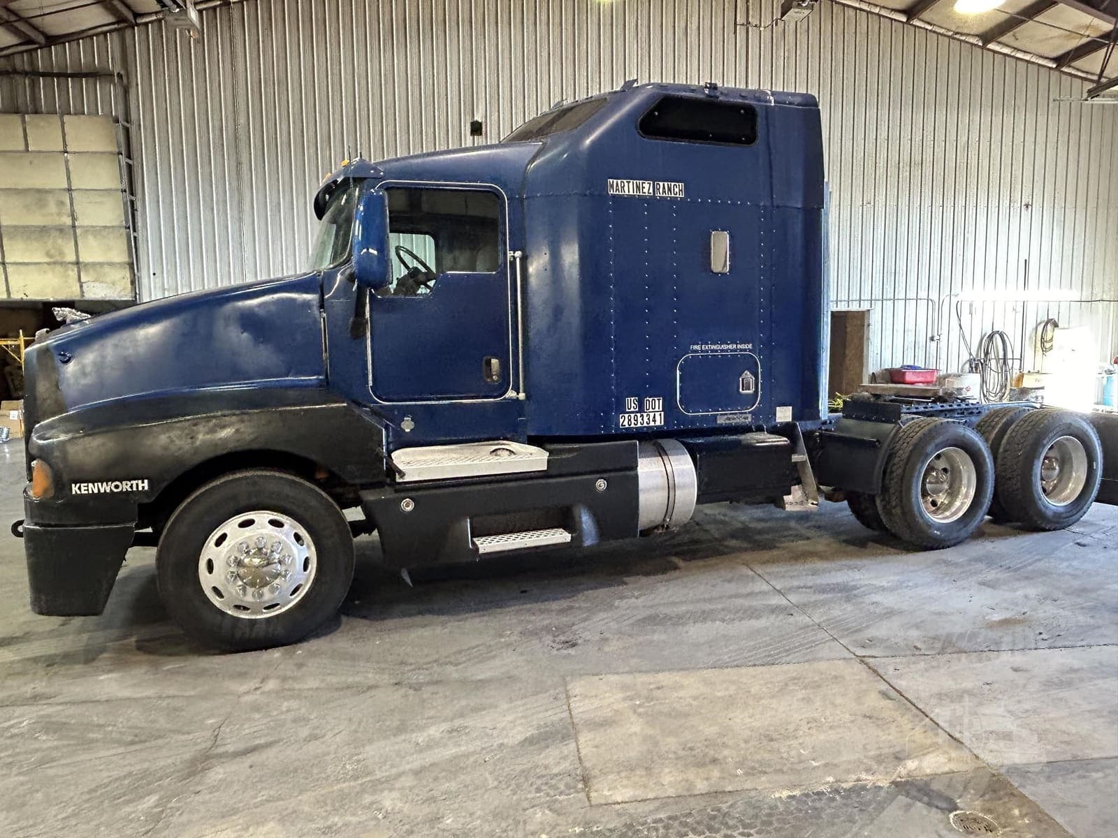 2004 Kenworth T600 - photo 1