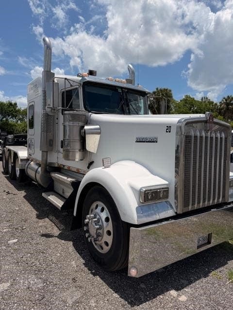 2004 Kenworth W900 - photo 1