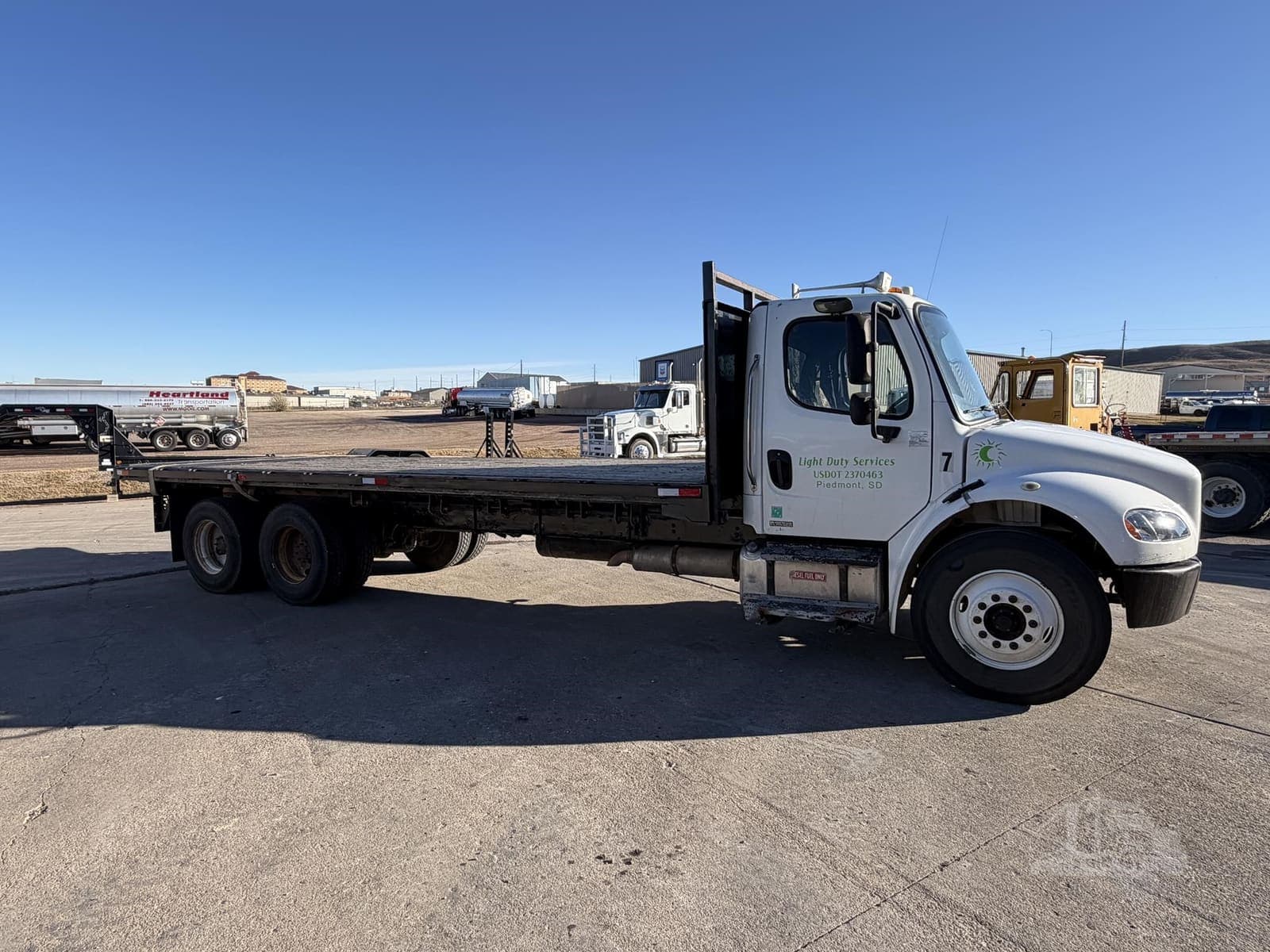 2005 Freightliner Business Class M2 112 - photo 1