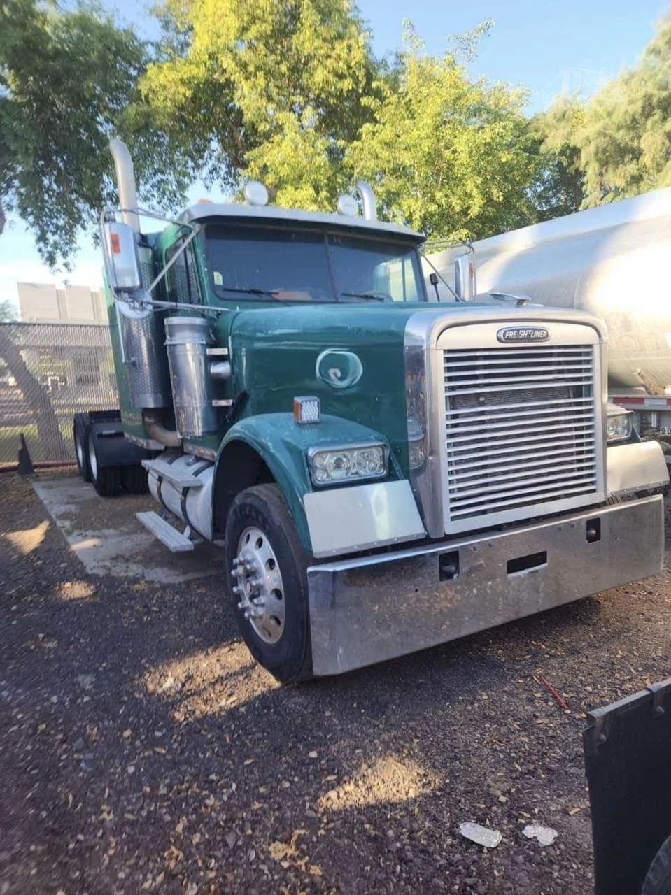2007 Freightliner FLD120 Classic - photo 1