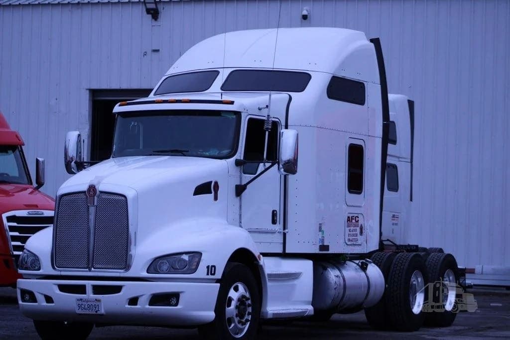 2010 Kenworth T660 - photo 1