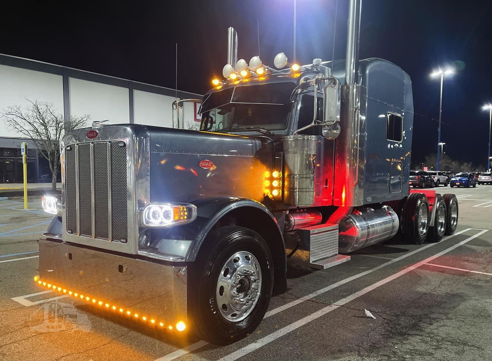 2010 Peterbilt 389 - photo 1