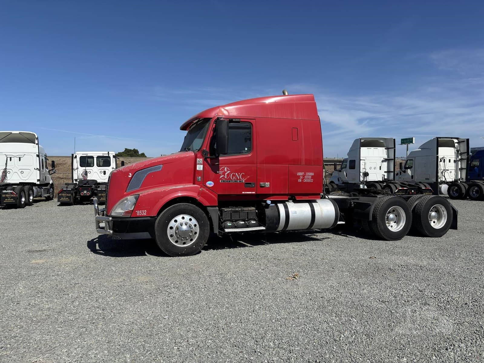 2012 Volvo VNL64T630 - photo 1
