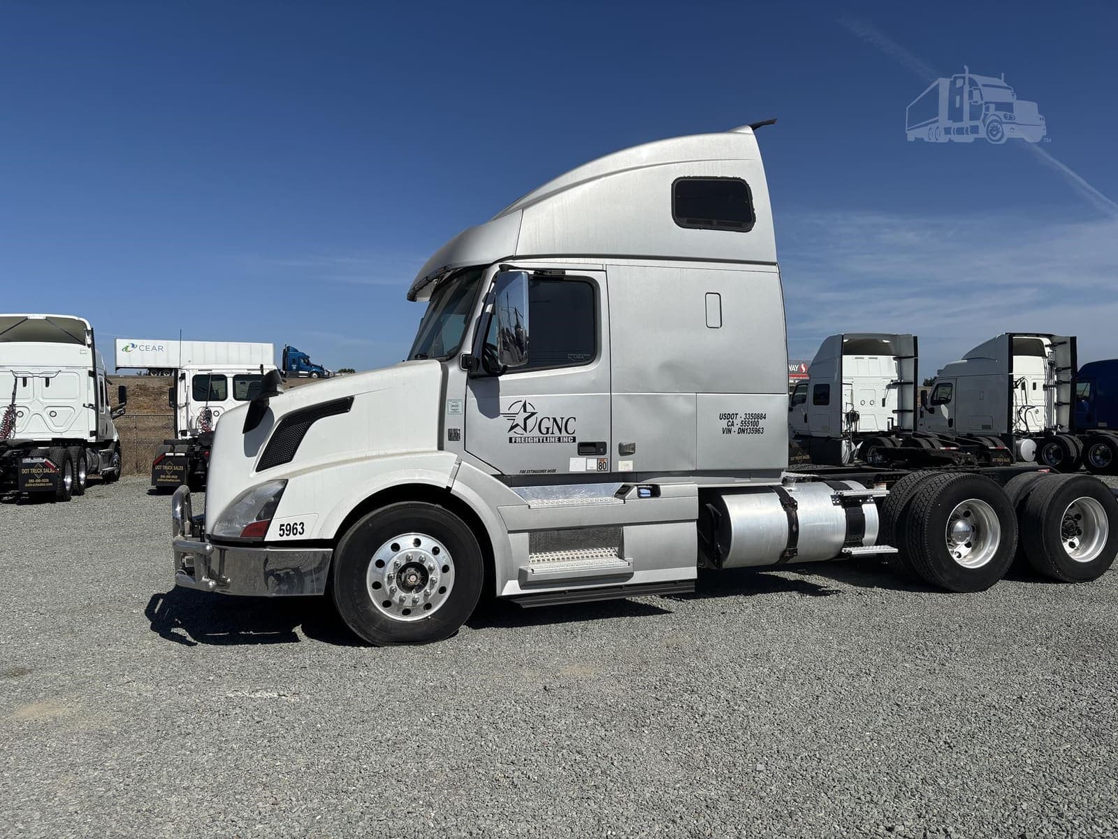 2013 Volvo VNL64T670 - photo 1