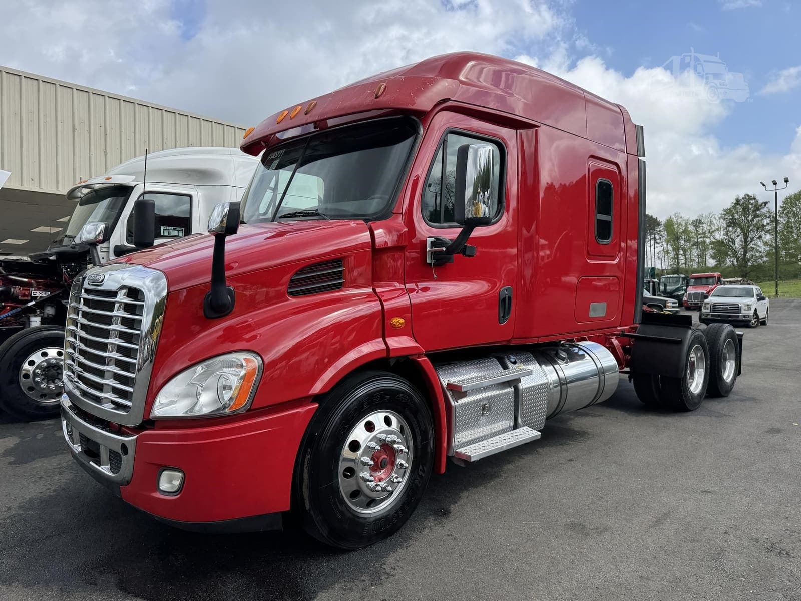 2014 Freightliner Cascadia 113 - photo 1