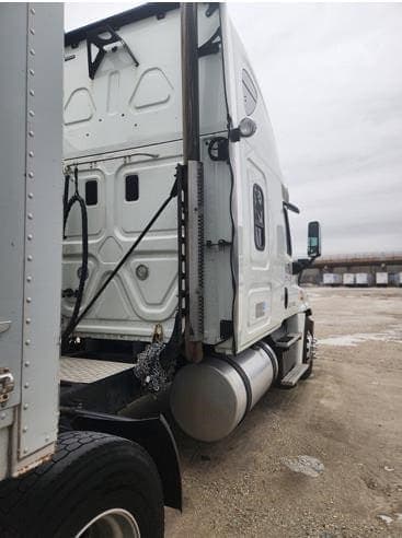 2015 Freightliner Cascadia 125 - photo 1