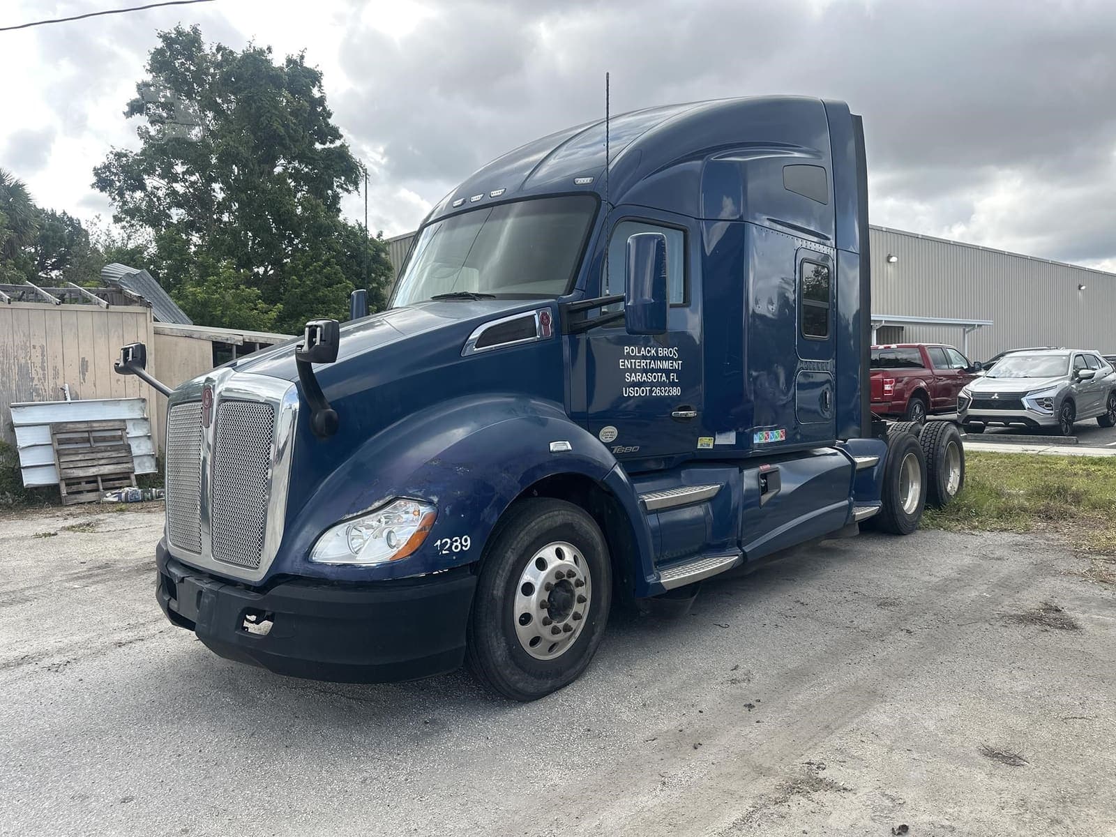 2015 Kenworth T680 - photo 1