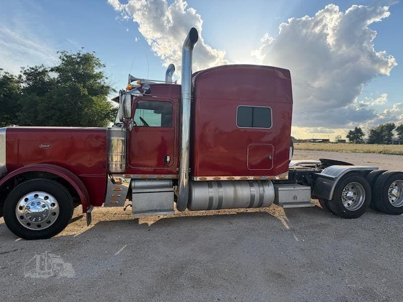 2015 Peterbilt 389 - photo 1