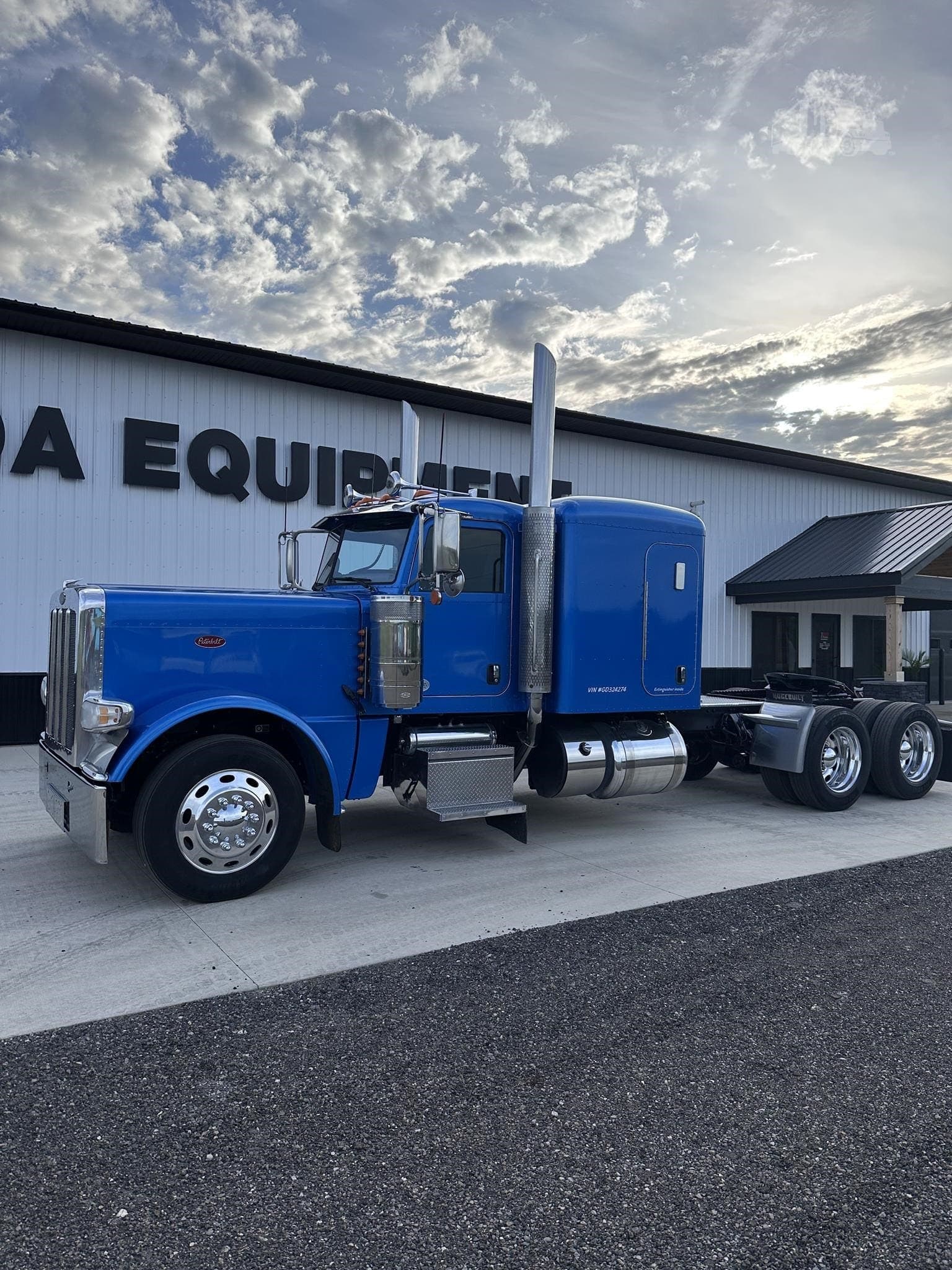 2016 Peterbilt 389 - photo 1