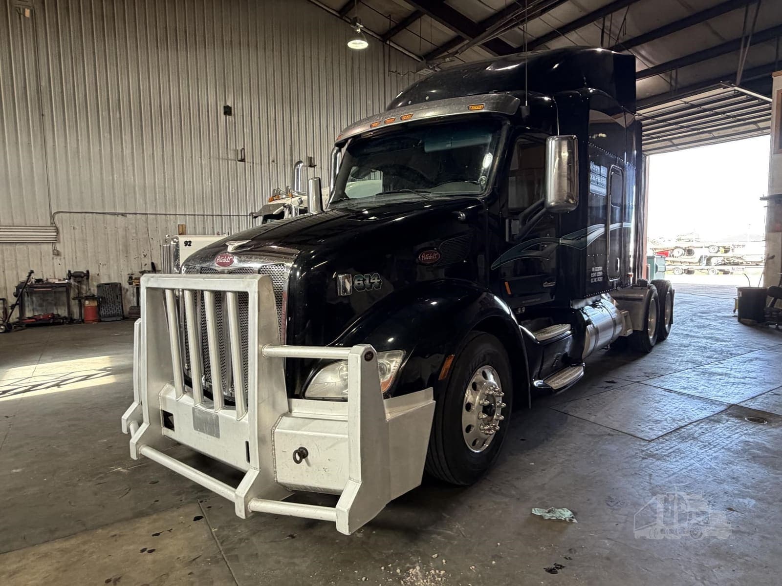 2016 Peterbilt 579 - photo 1