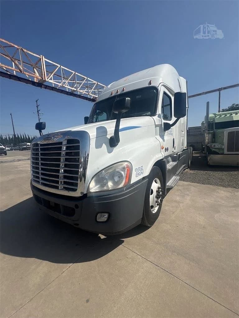 2017 Freightliner Cascadia 125 - photo 1