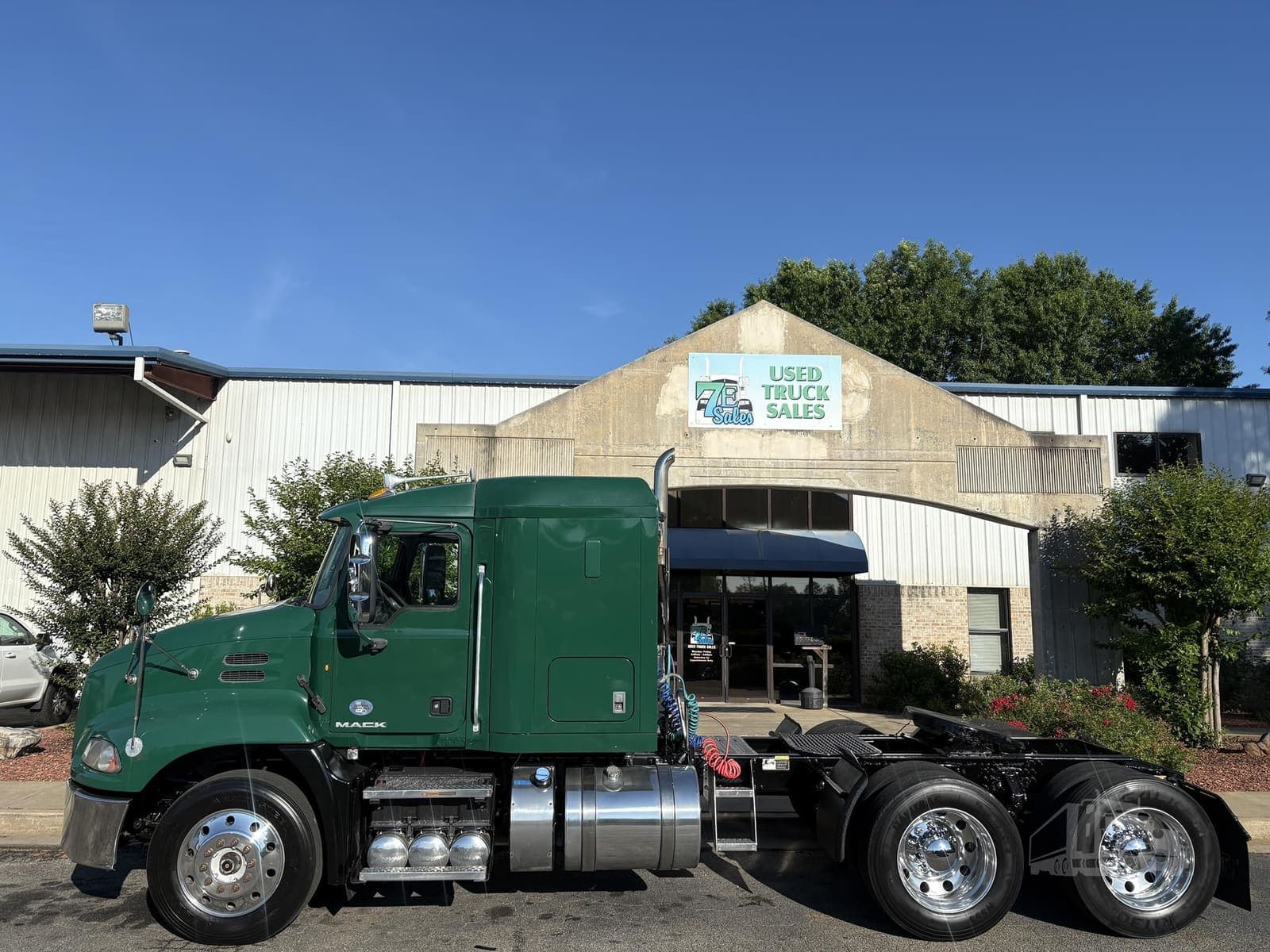 2017 Mack Pinnacle CXU613 - photo 1
