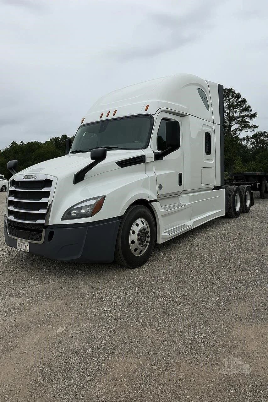 2019 Freightliner Cascadia 116 - photo 1