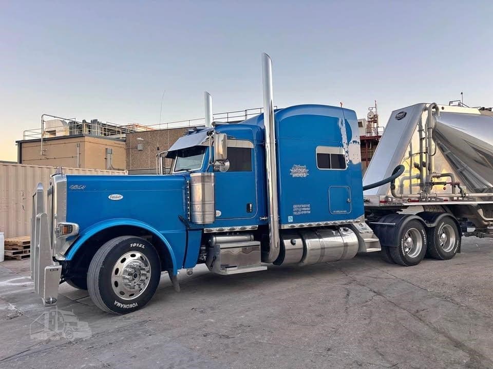 2019 Peterbilt 389 - photo 1
