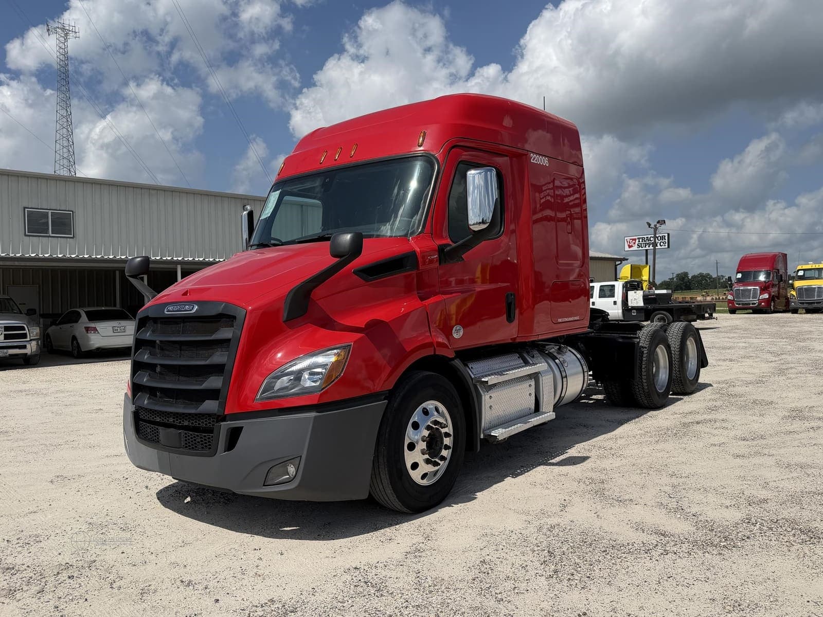 2020 Freightliner Cascadia 116 - photo 1