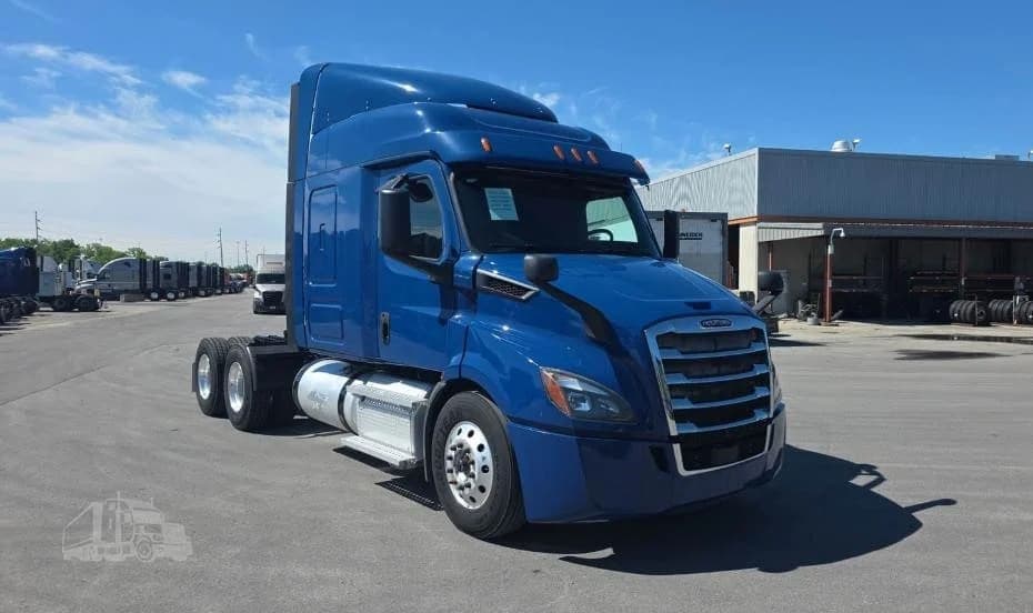 2020 Freightliner Cascadia 116 - photo 1