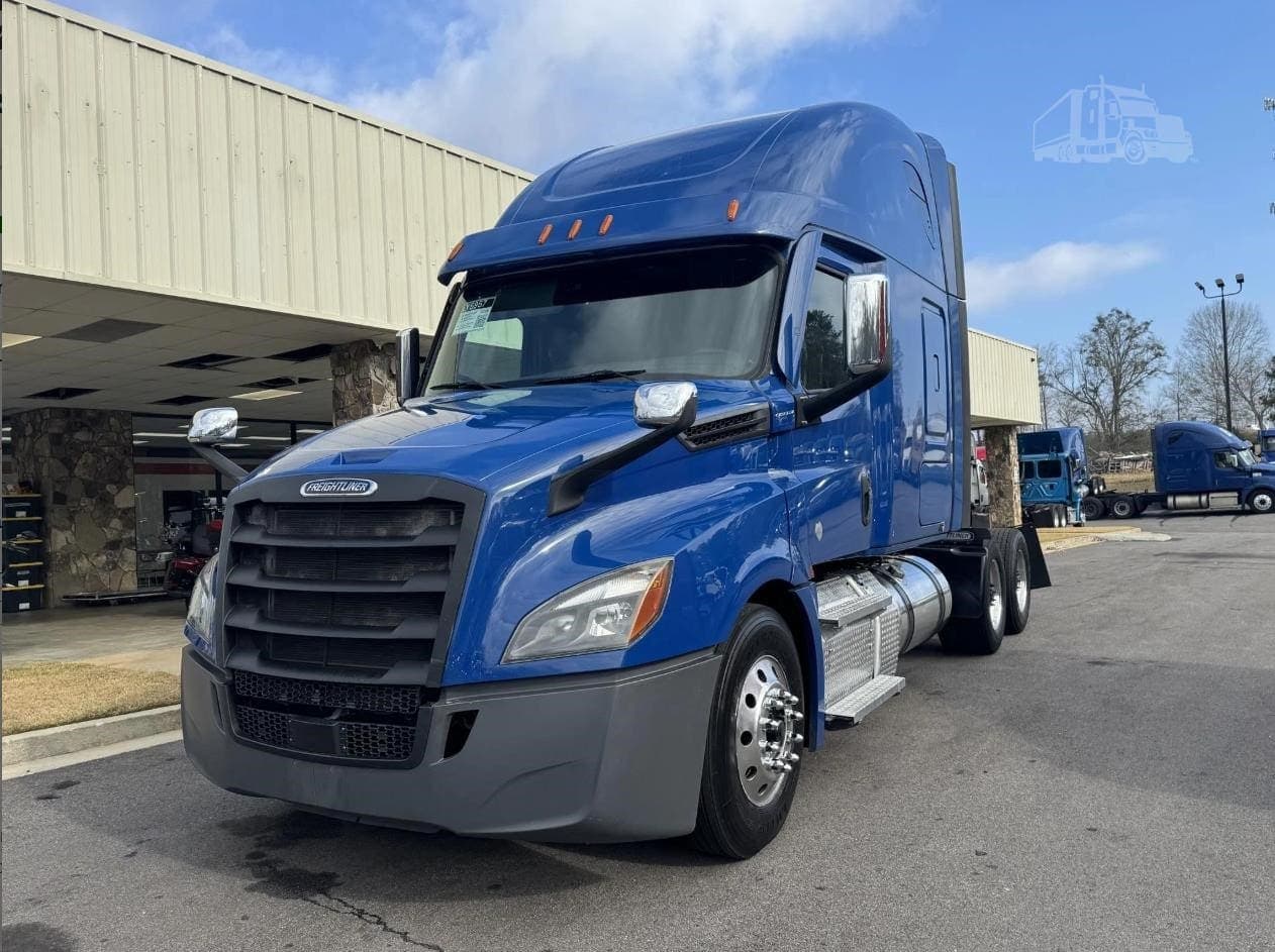 2020 Freightliner Cascadia 126 - photo 1