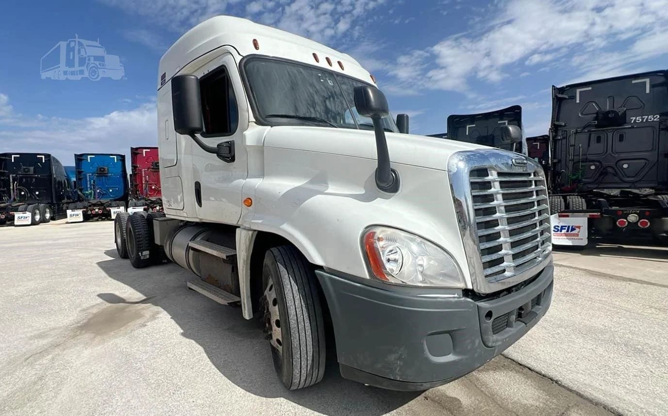 2020 Freightliner Cascadia 126 - photo 1