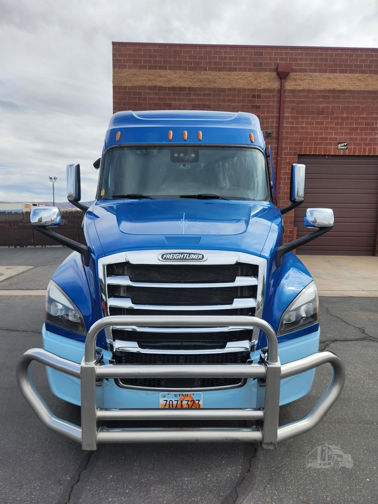 2020 Freightliner Cascadia 126 - photo 1