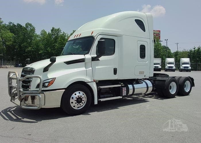 2020 Freightliner Cascadia 126 - photo 1