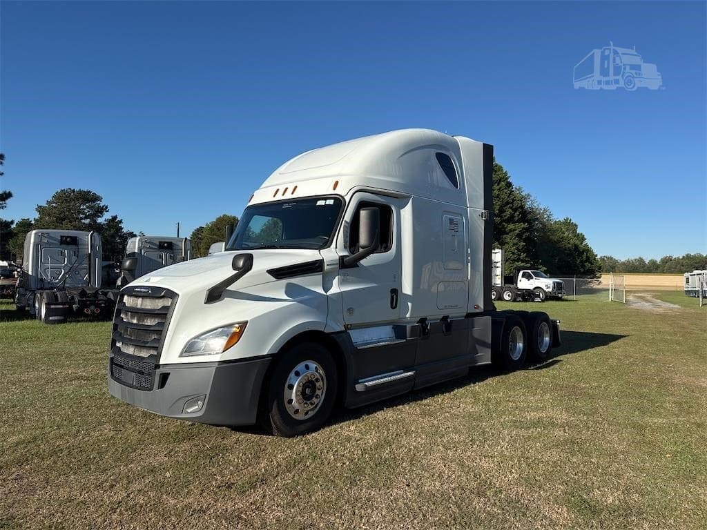 2020 Freightliner Cascadia 126 - photo 1