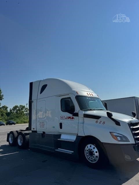 2020 Freightliner Cascadia 126 - photo 1
