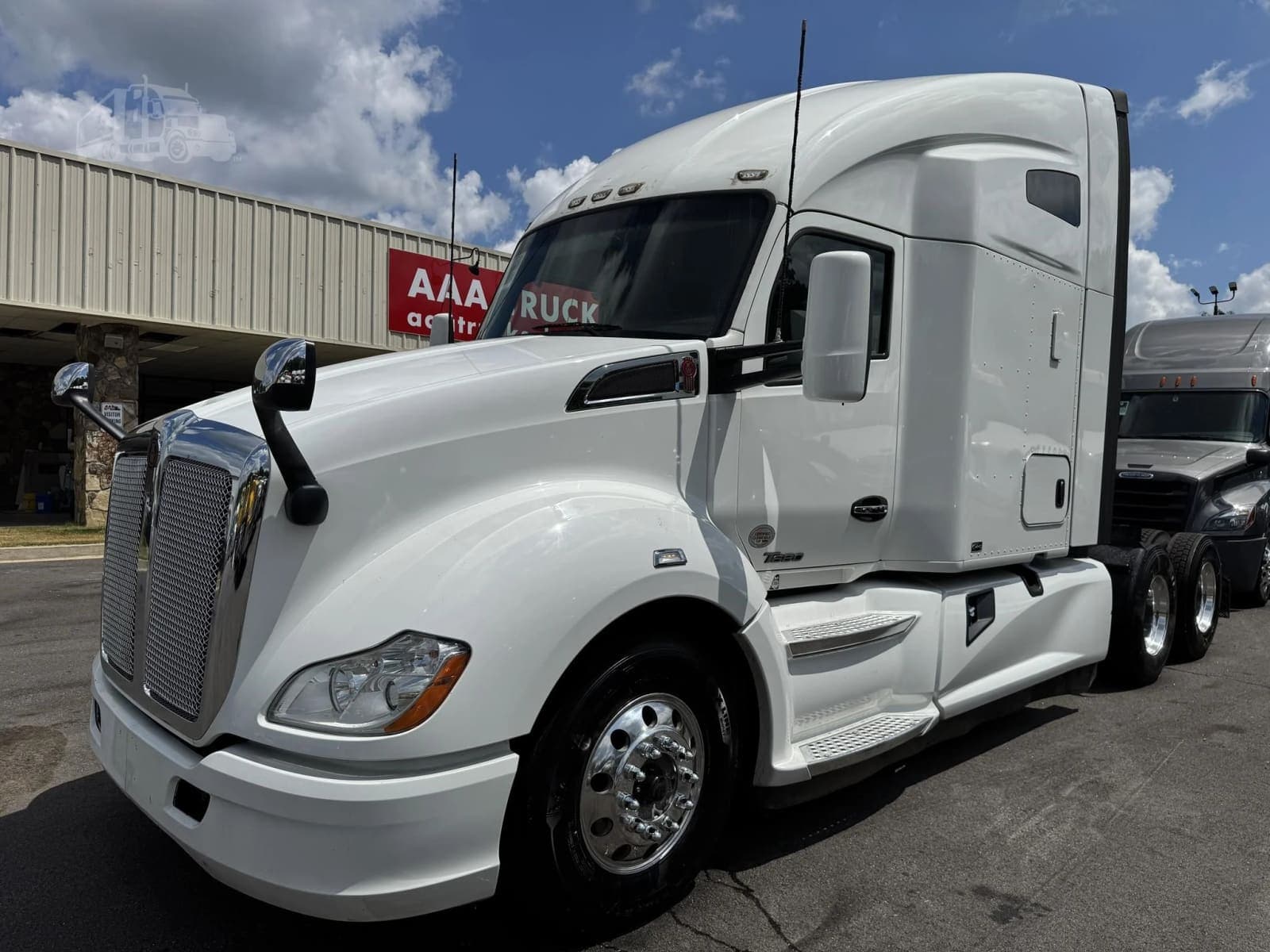 2020 Kenworth T680 - photo 1