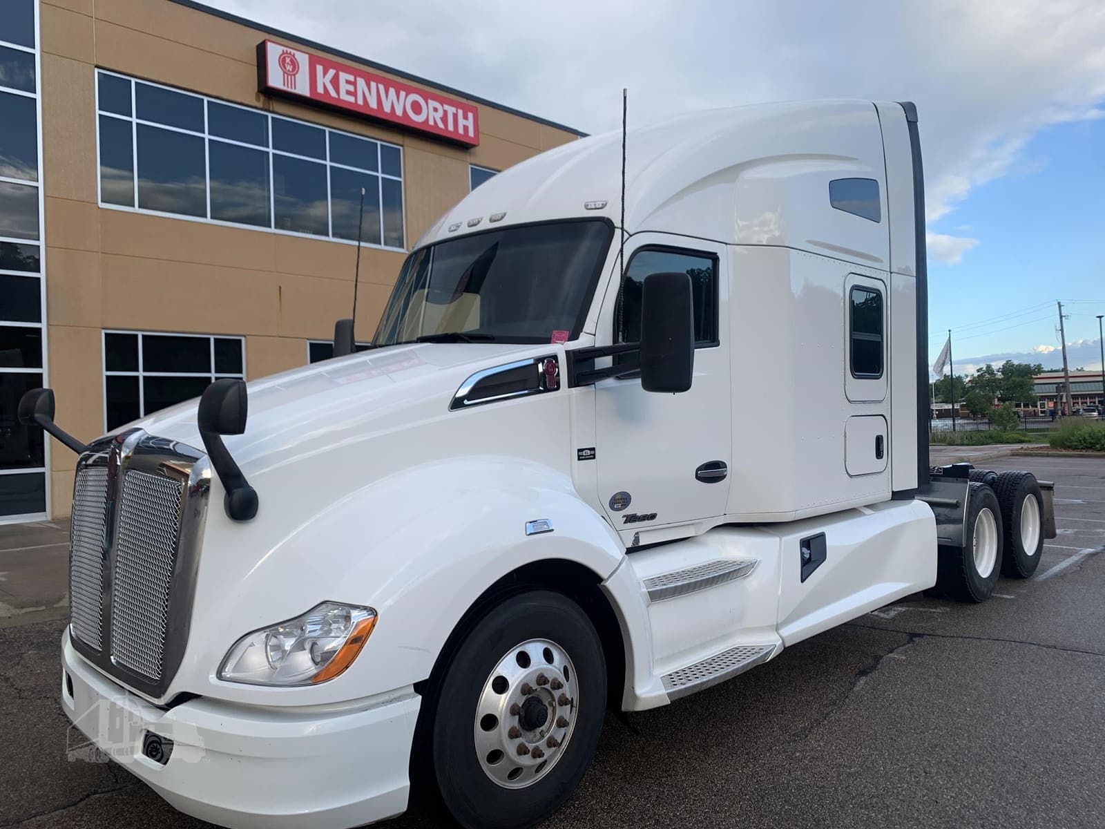 2020 Kenworth T680 - photo 1