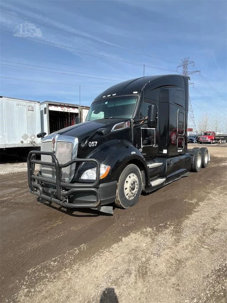 2020 Kenworth T680 - photo 1
