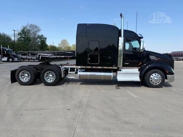 2020 Peterbilt 579 - photo 1