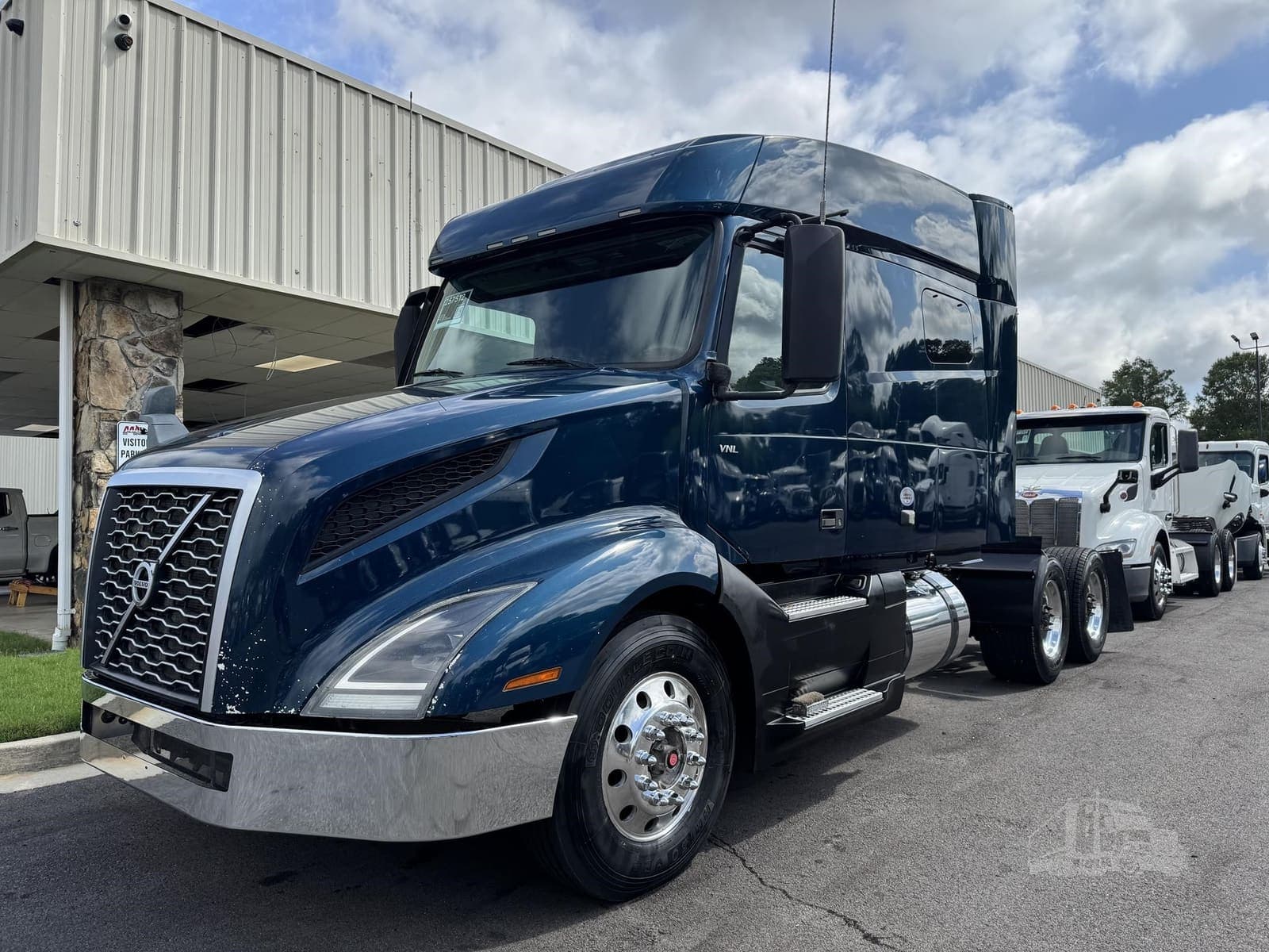 2020 Volvo VNL64T640 - photo 1