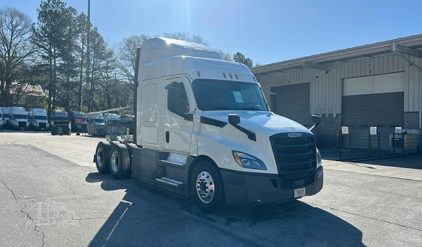 2021 Freightliner Cascadia 126 - photo 1