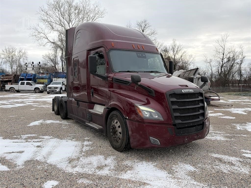2021 Freightliner Cascadia 126 - photo 1