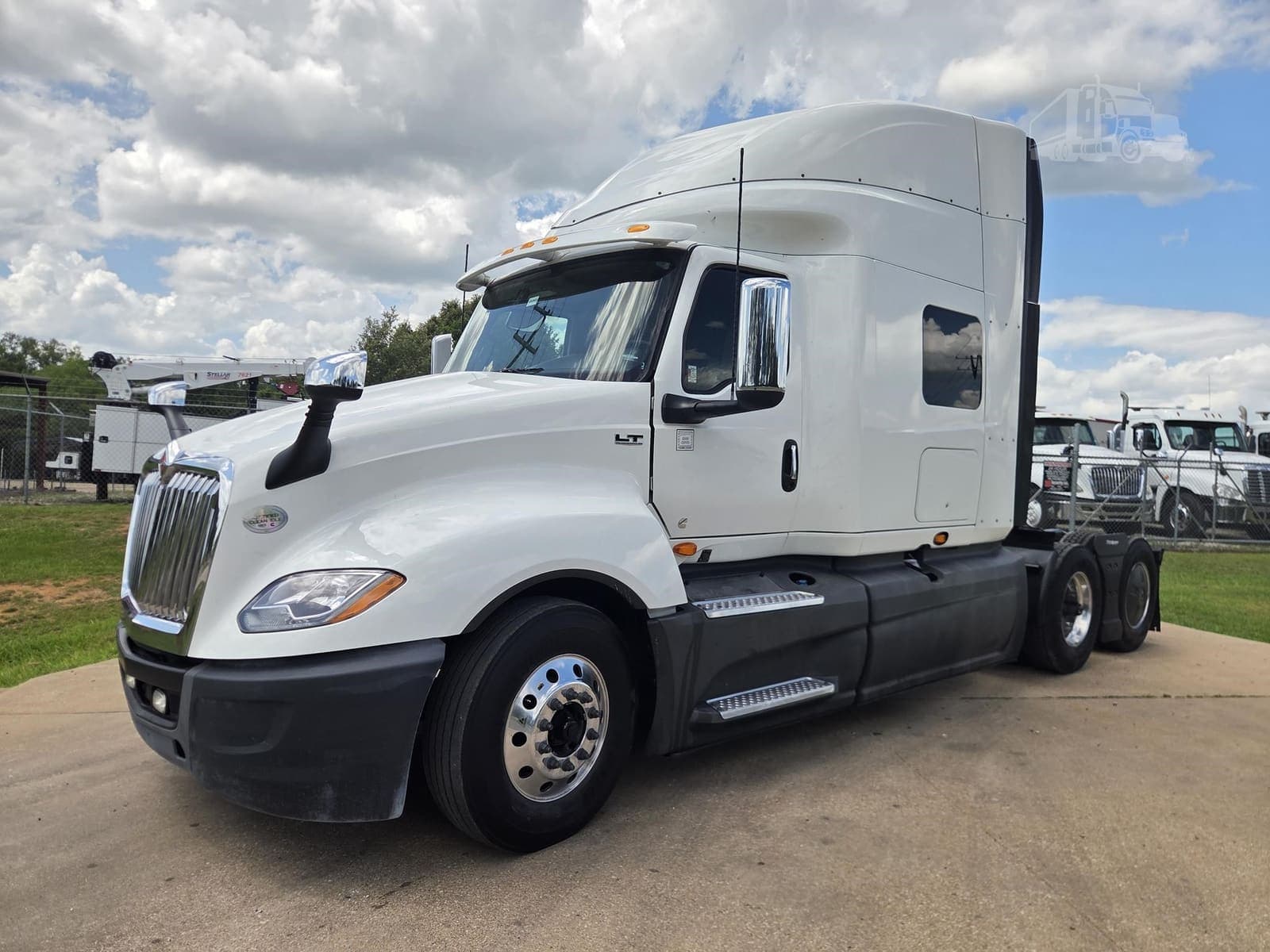 2021 International LT - photo 1