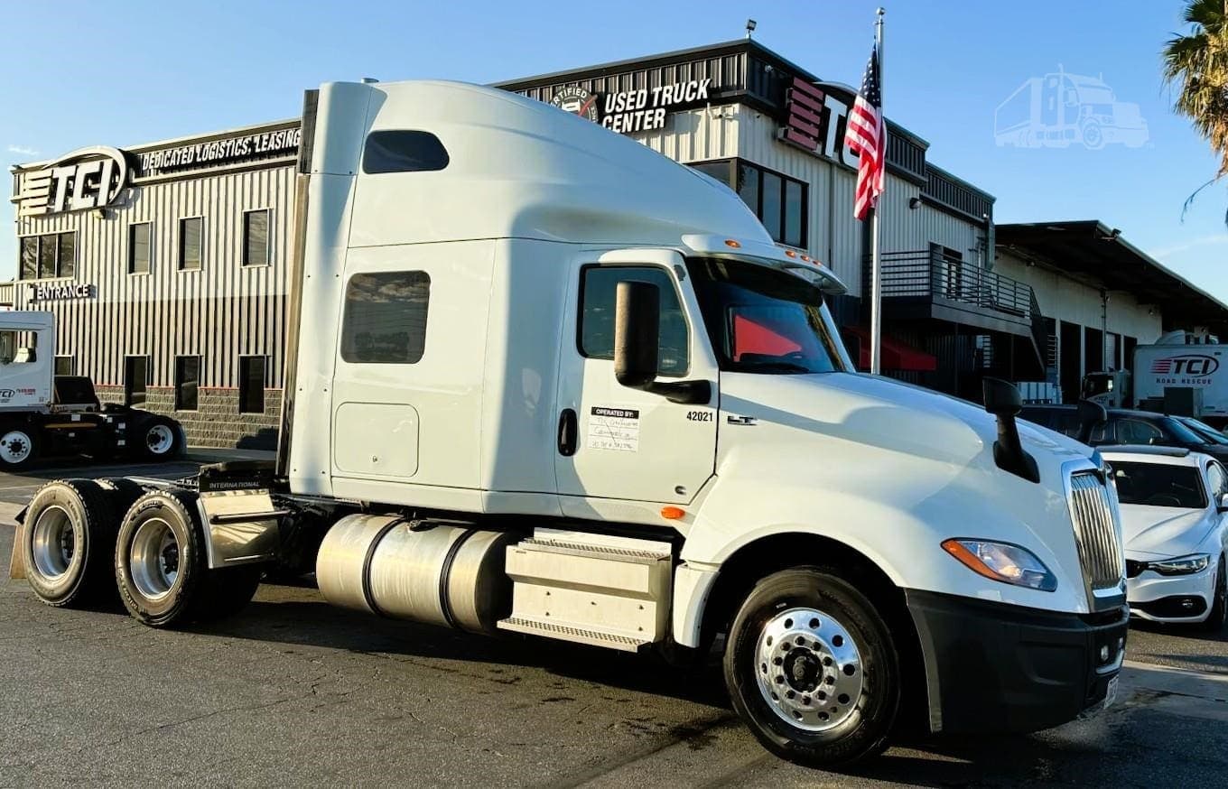 2021 International LT - photo 1