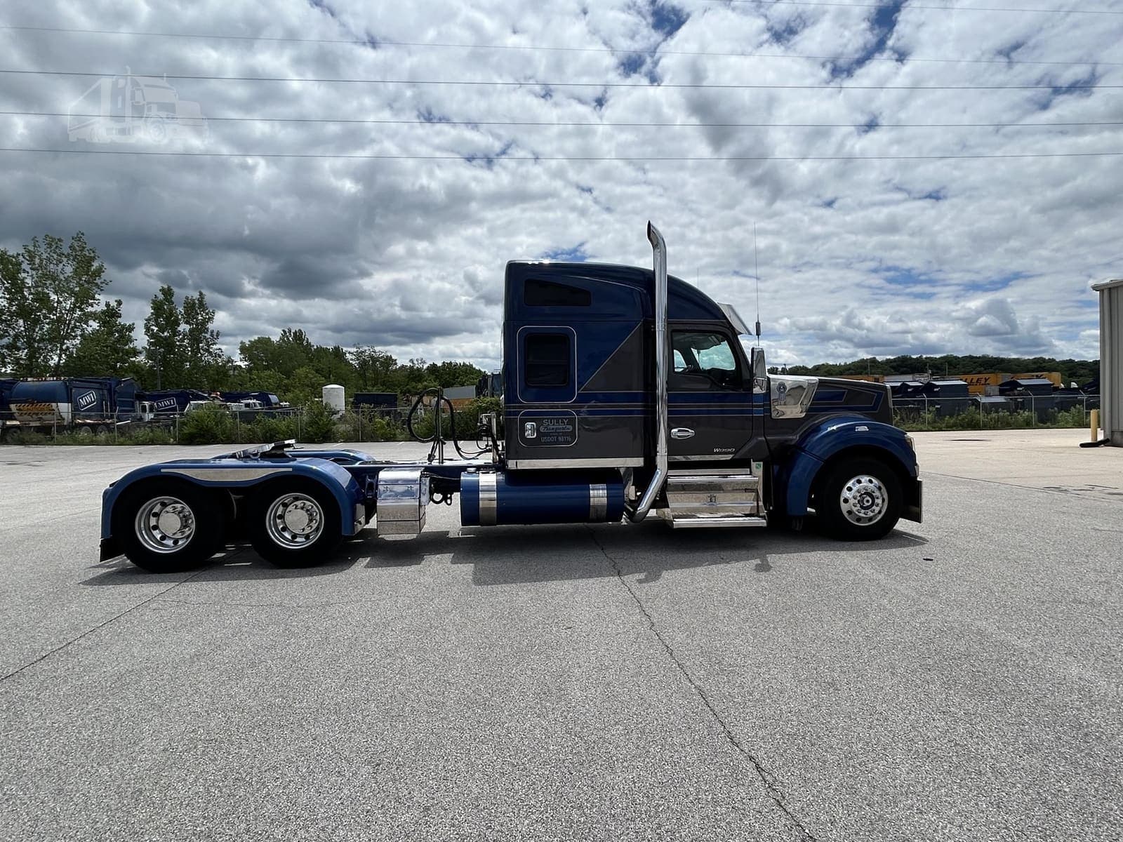 2021 Kenworth W990 - photo 1