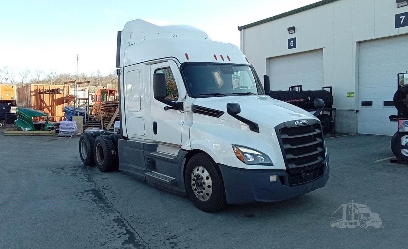 2022 Freightliner Cascadia 126 - photo 1