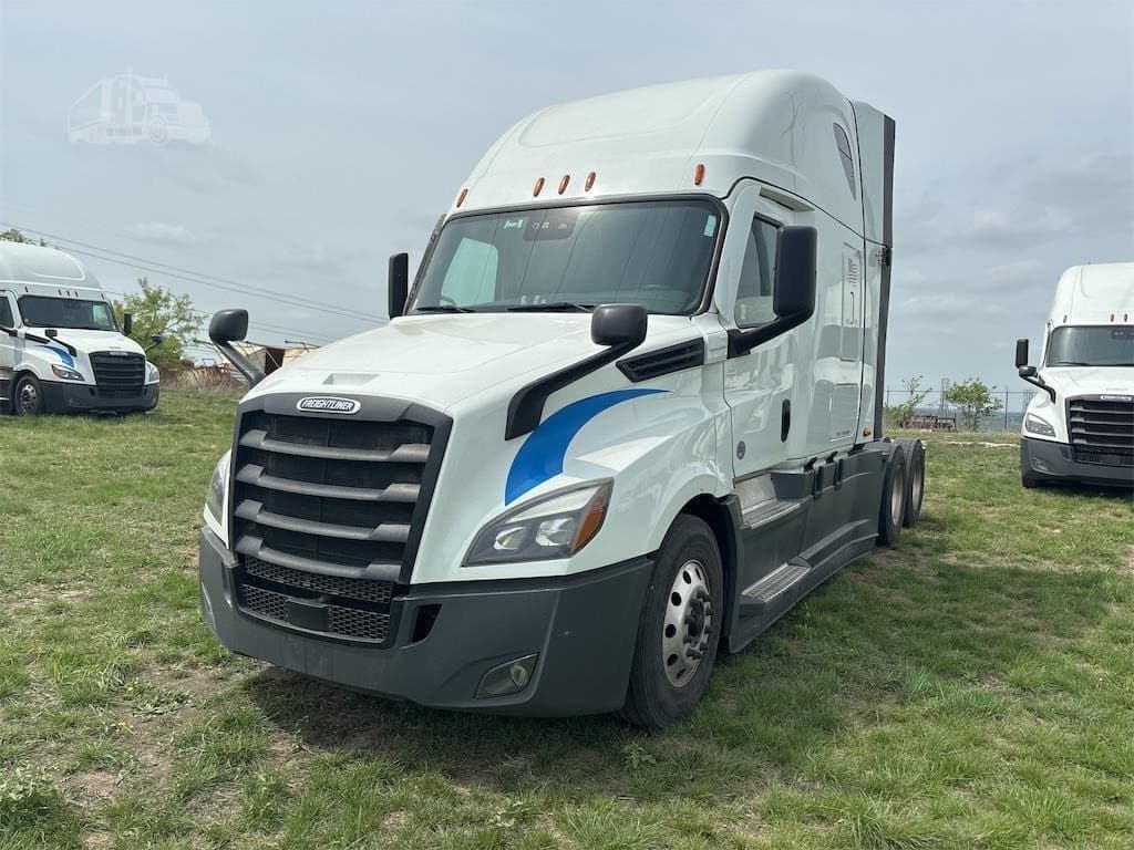 2022 Freightliner Cascadia 126 - photo 1