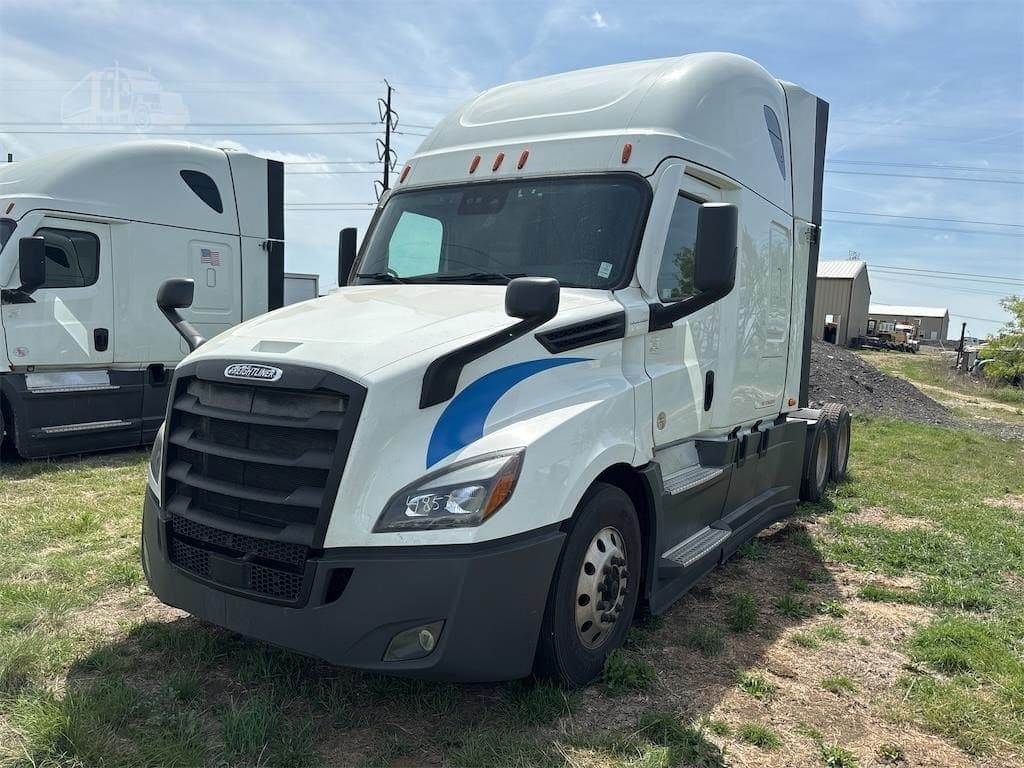2022 Freightliner Cascadia 126 - photo 1
