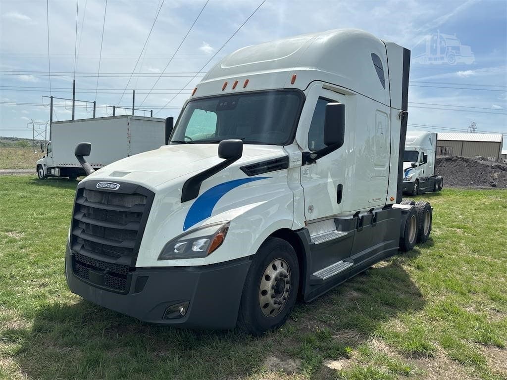2022 Freightliner Cascadia 126 - photo 1