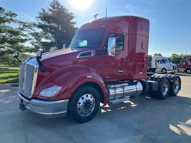 2022 Kenworth T680 - photo 1