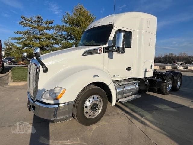 2022 Kenworth T680 - photo 1