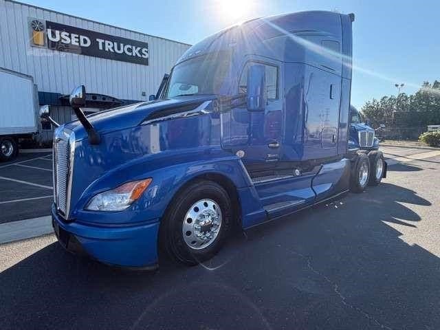 2022 Kenworth T680 - photo 1