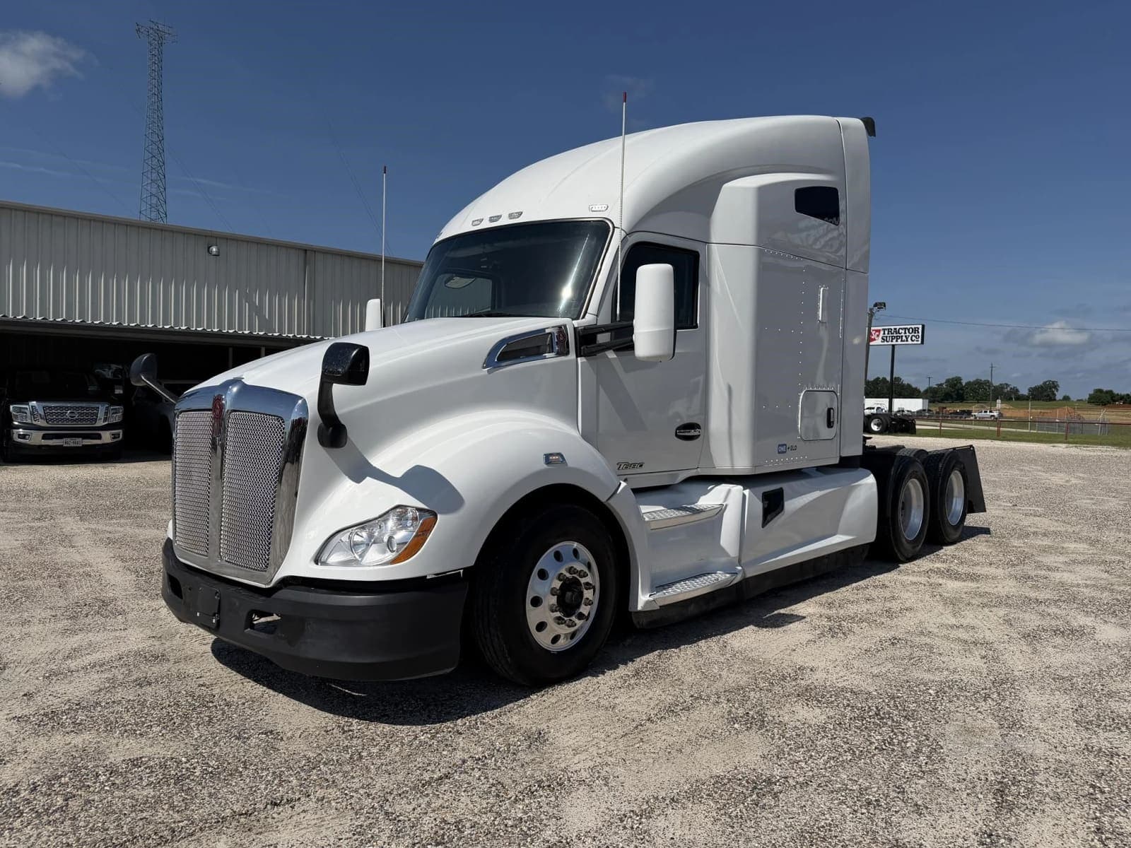 2022 Kenworth T680 - photo 1