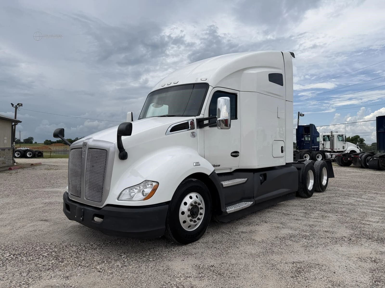 2022 Kenworth T680 - photo 1