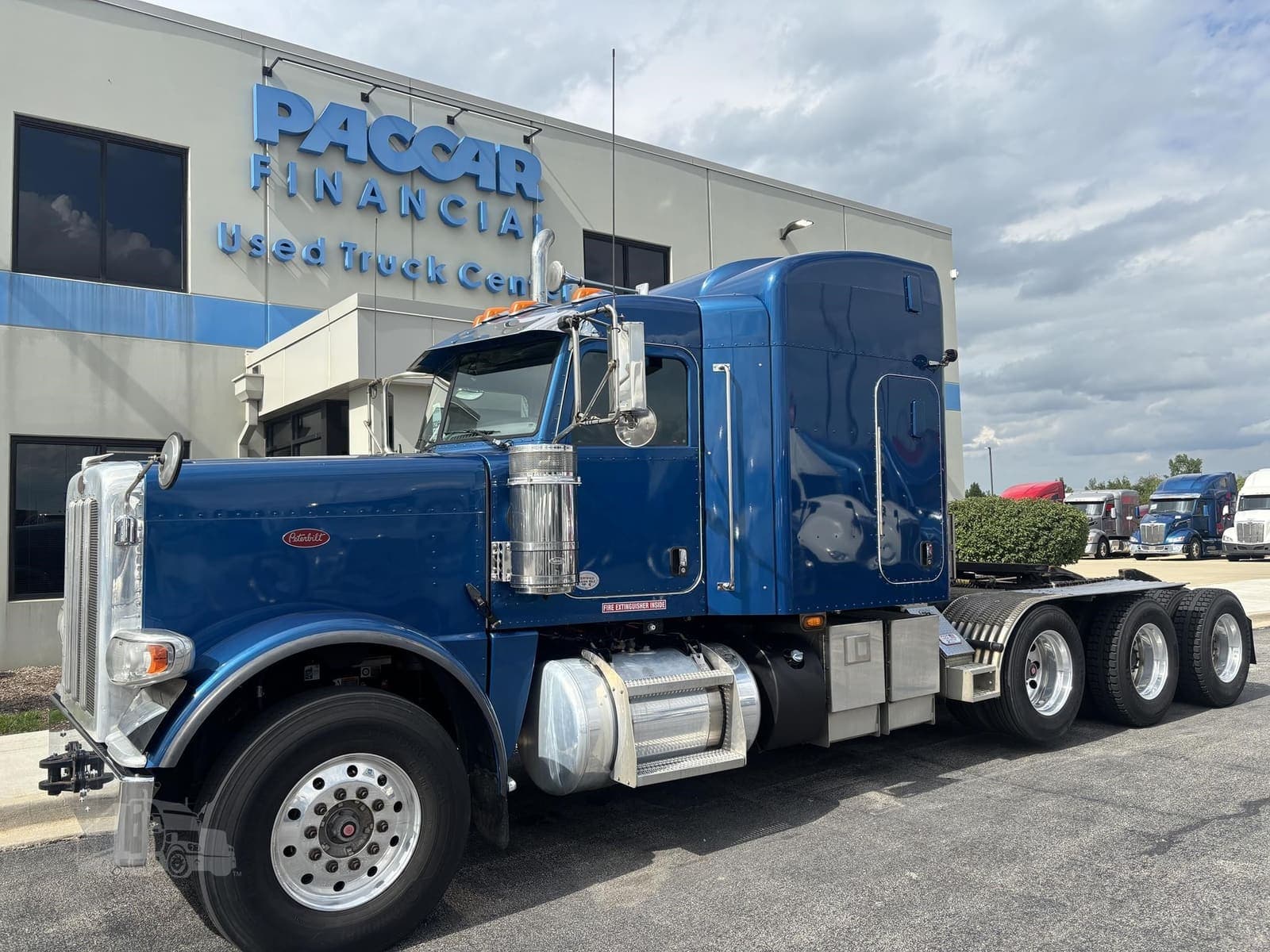 2022 Peterbilt 389 - photo 1